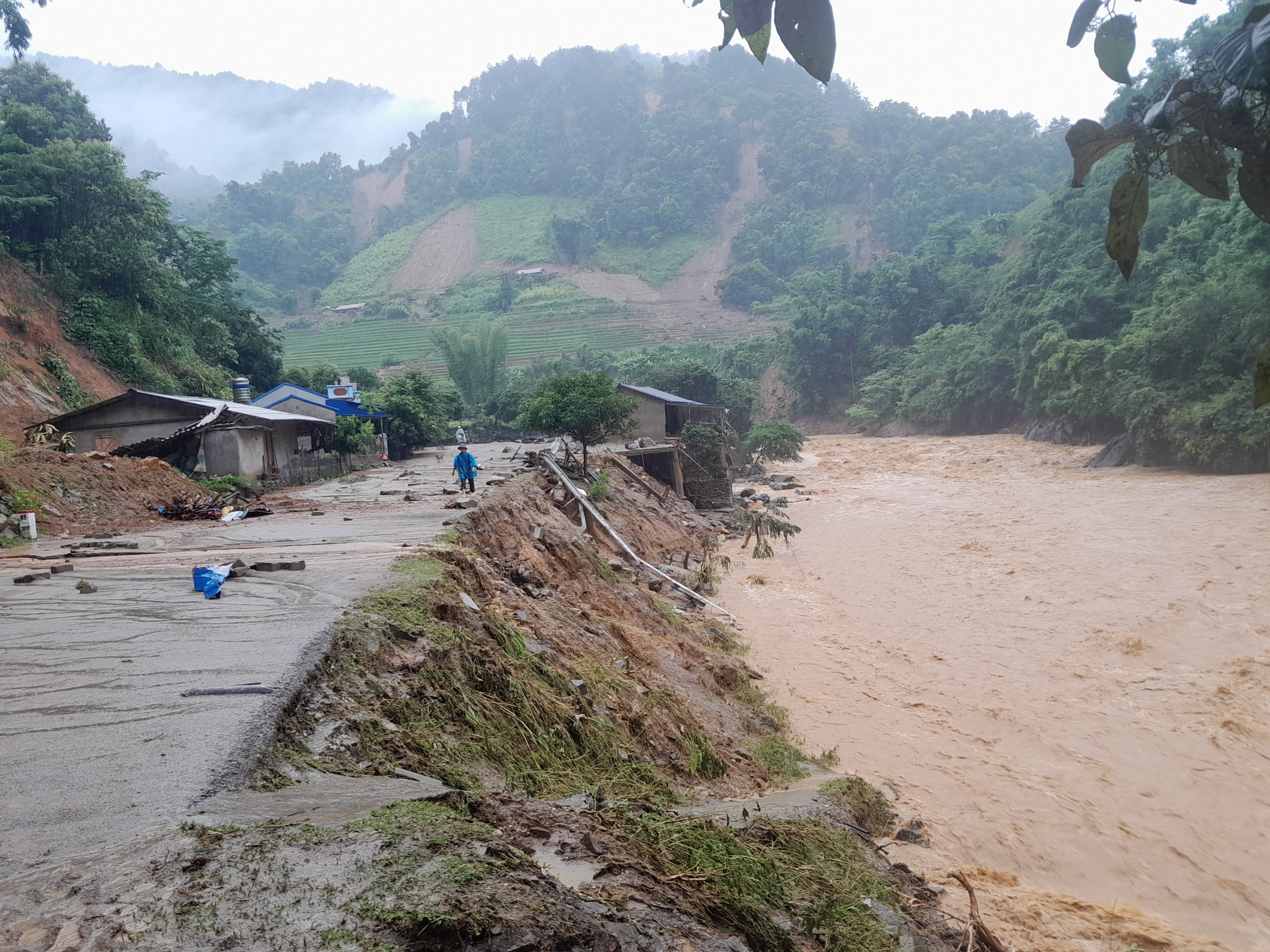 Thảm kịch lũ quét và sạt lở sau bão Yagi: Sự cố hi hữu hay vấn đề hệ thống? 