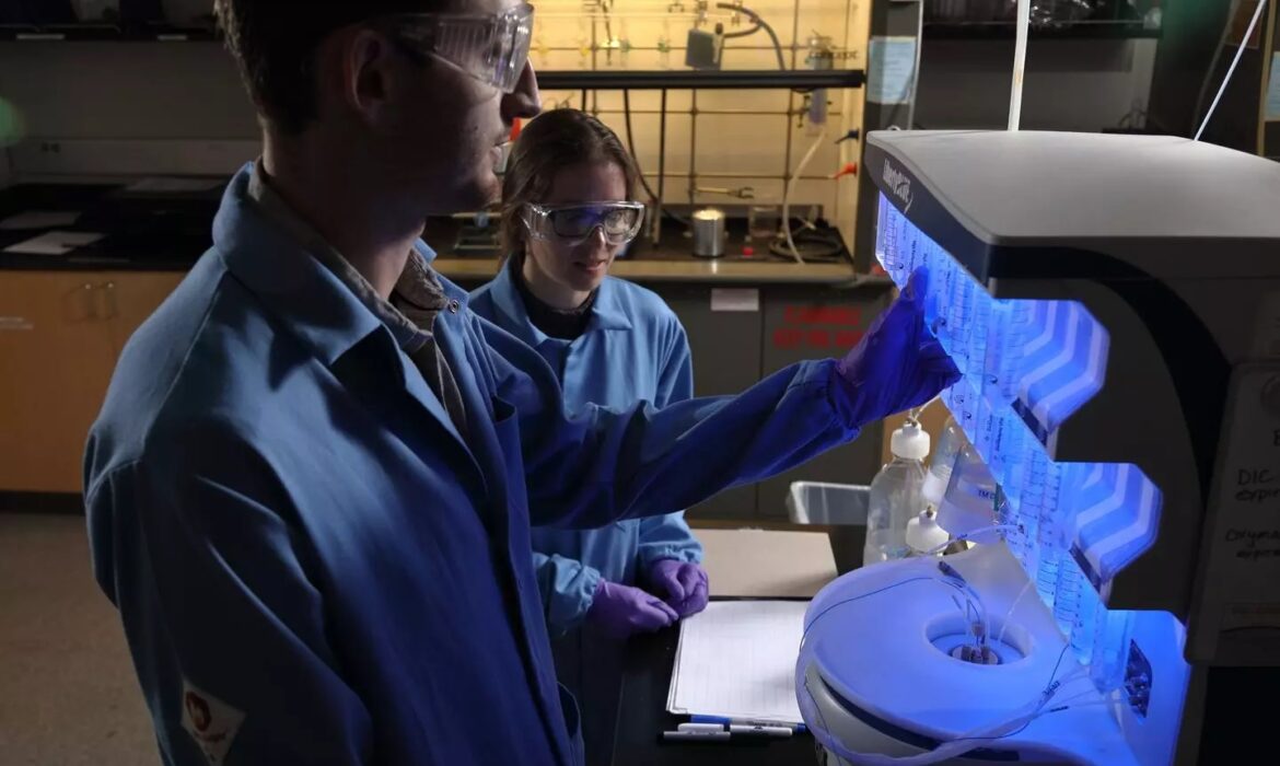 Thiết kế các peptide có thời gian sống dài để tạo ra các loại thuốc hiệu quả