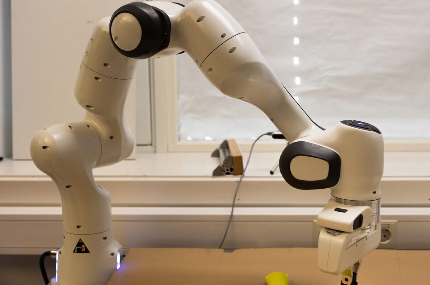 Ứng dụng AI giúp robot thao tác với các vật thể mềm dẻo