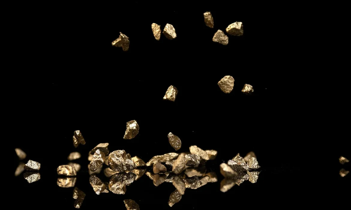 Các nhà vật lý biến chì thành vàng trong một phần nhỏ giây