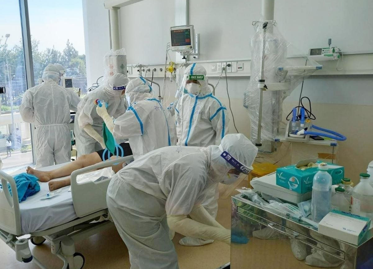 Gánh nặng tâm lý của nhân viên y tế tuyến đầu ở Việt Nam sau đại dịch COVID-19