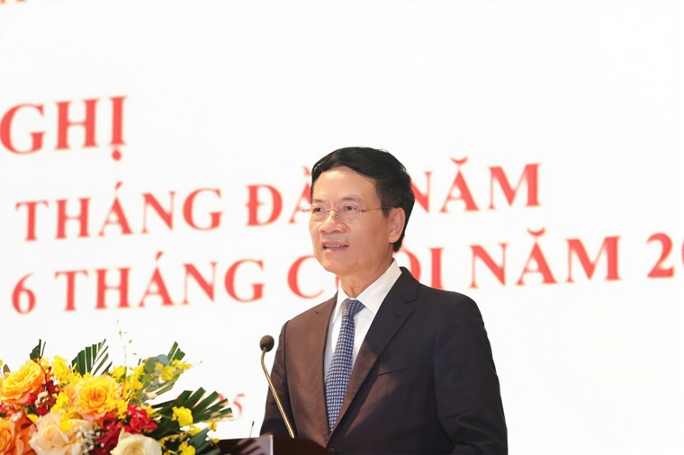 Đưa Việt Nam vào giai đoạn phát triển mới bằng KHCN, ĐMST và CĐS