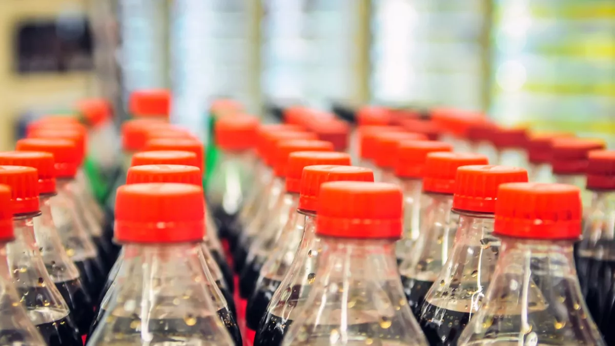 Nhiễm vi nhựa và nano nhựa qua nước uống đóng chai và nước giải khát có đường