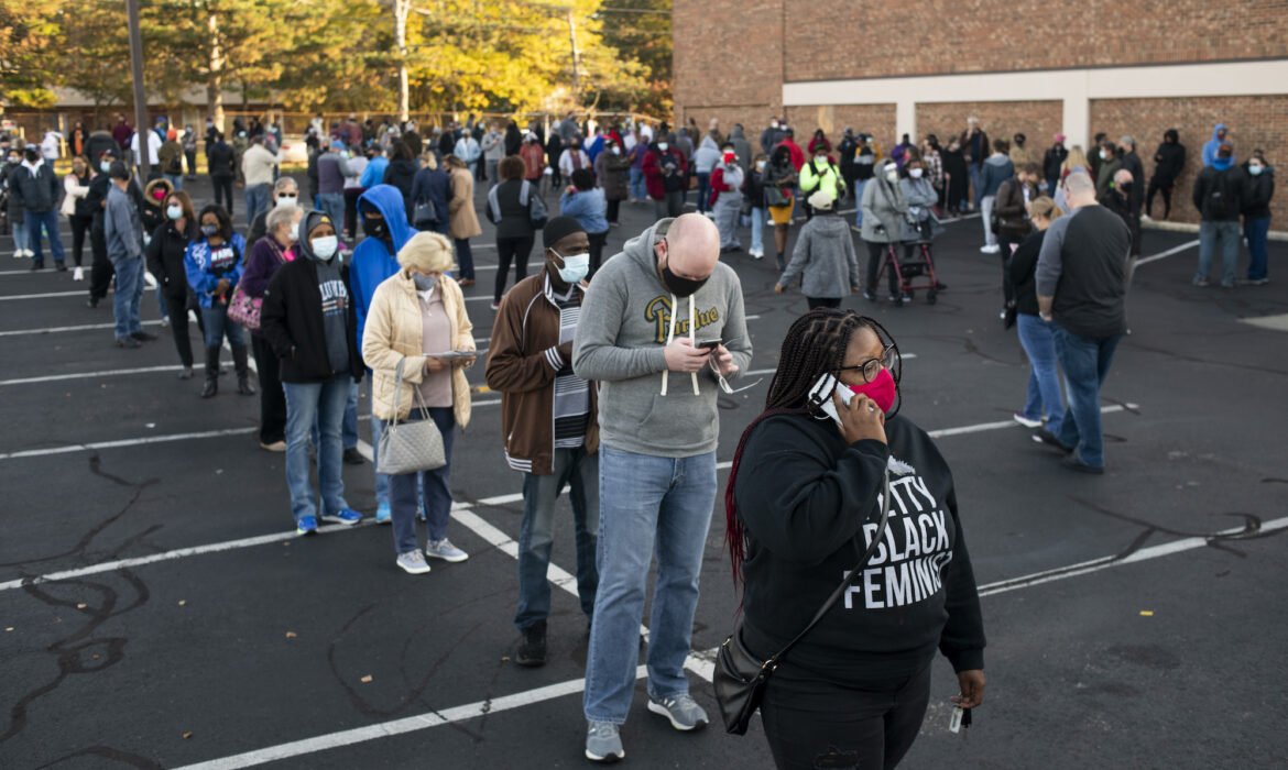 Tại sao khoảng cách khuyến cáo không đủ ngăn virus lan truyền qua không khí