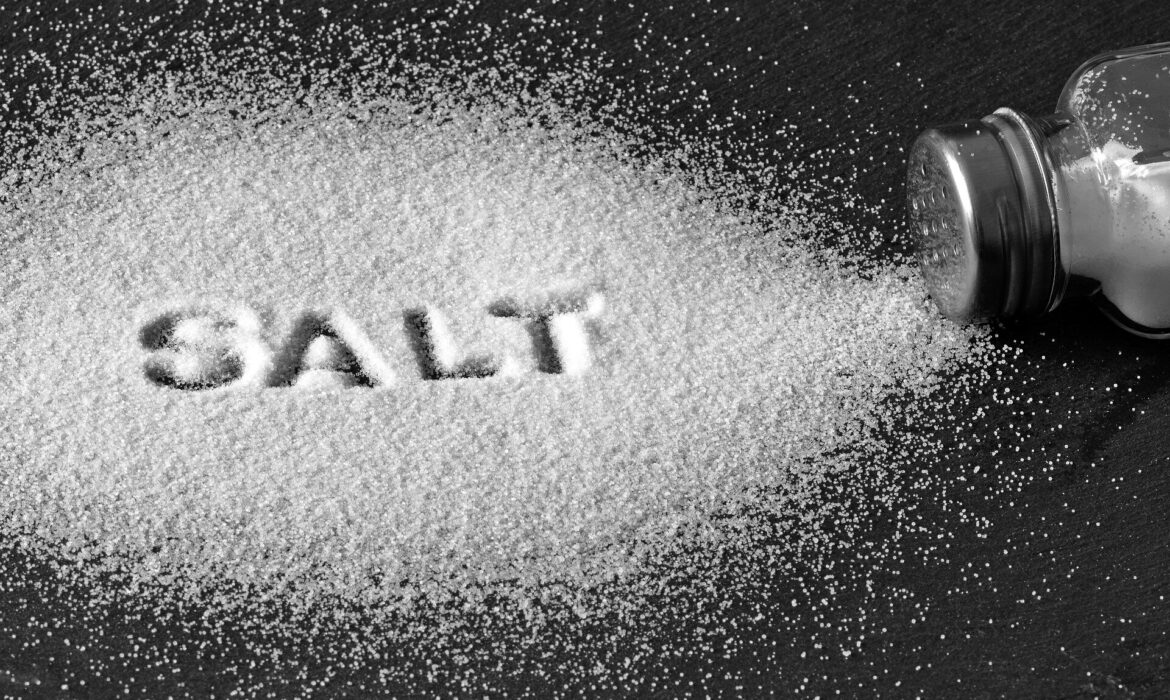 Chế độ ăn nhiều muối làm viêm nhiễm não và tăng huyết áp