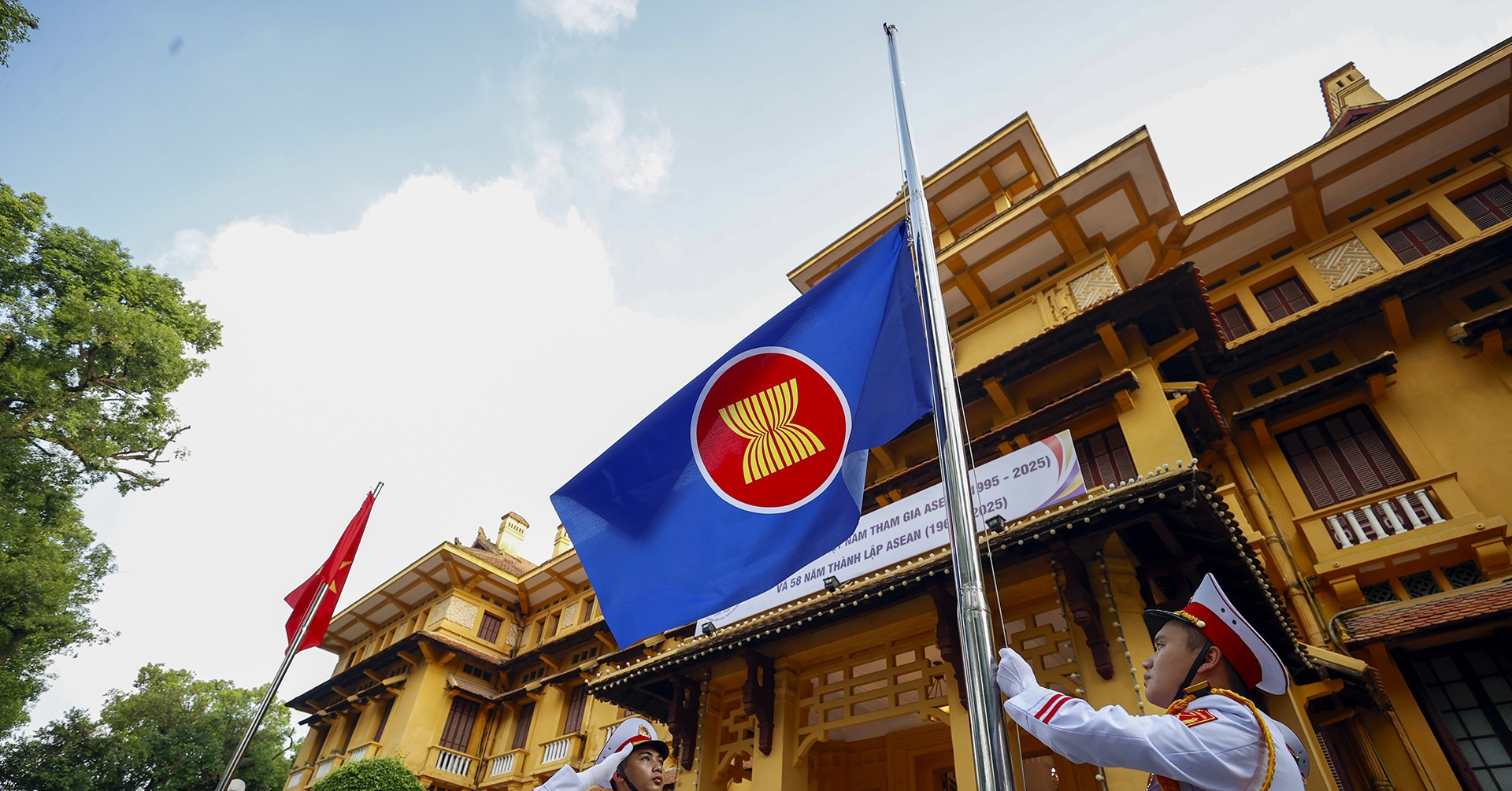 Việt Nam trong 30 năm hội nhập ASEAN: Những giá trị của đường lối “trung dung” 