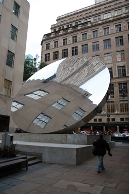  Điêu khắc công cộng hiện đại, Chicago, Mỹ- Anish Kapoor – Cloud Gat