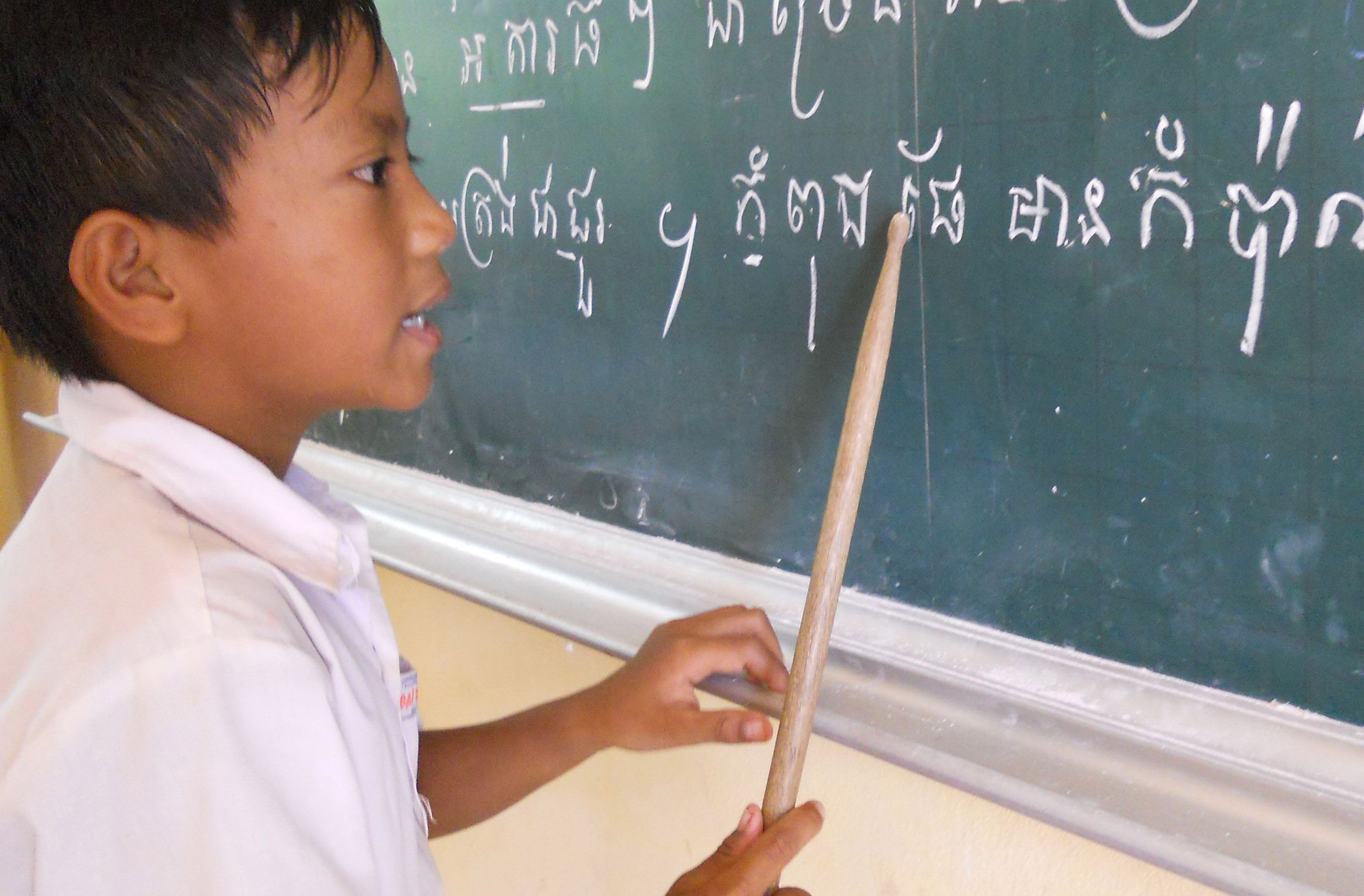 Sách ngôn ngữ Dân tộc thiểu số:  Những lưu ý khi xây dựng chương trình và biên soạn